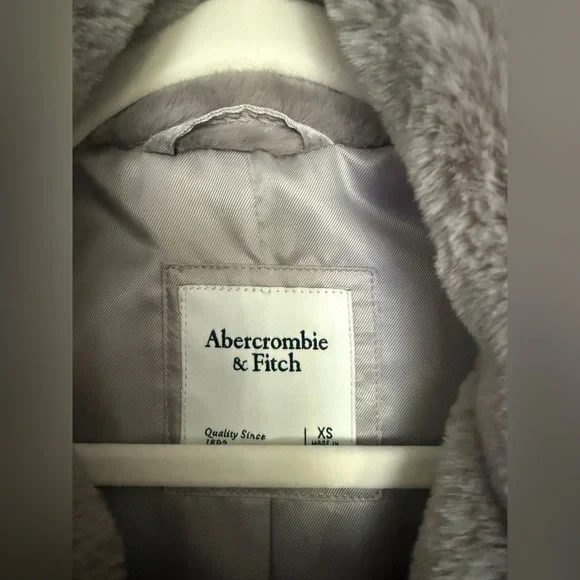 Abercrombie & Fitch Light Gray Faux Fur Coat - Picture 2 of 4